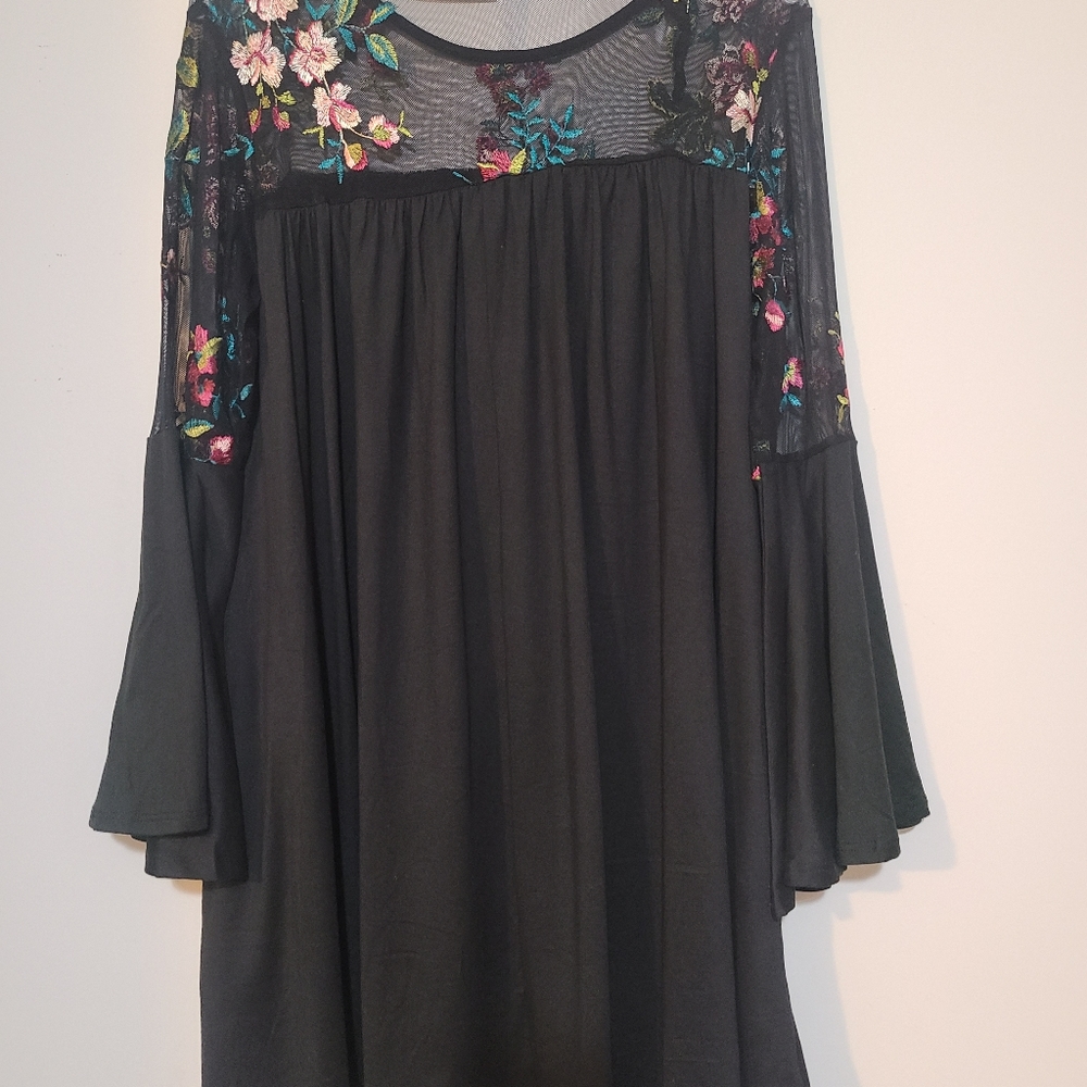 *SOLD* Andre by Unit- Black mini shift dress w/embroidery - Picture 1 of 7